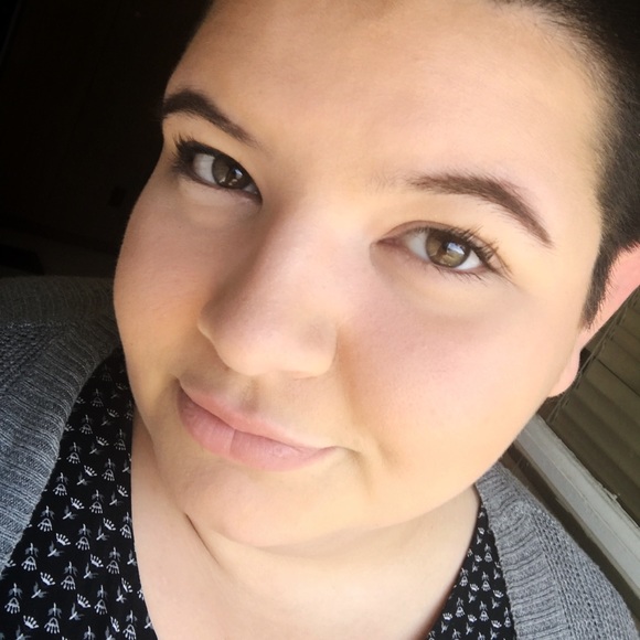 Meet your Posher, Mandalyn - Picture 1 of 1